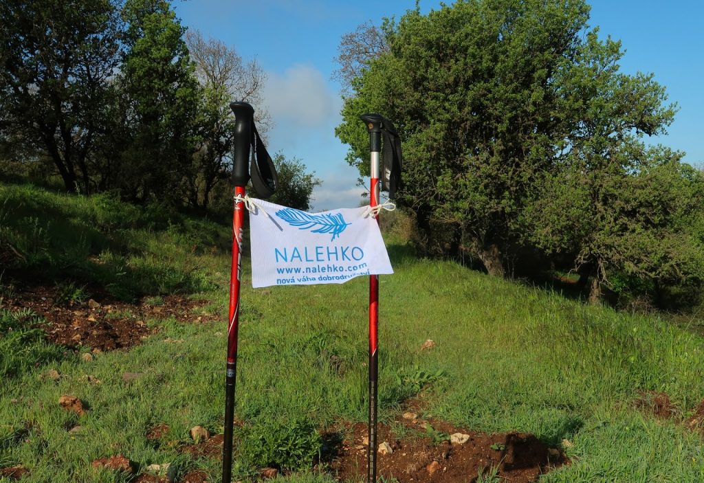 Nalehko na vrcholu Meron na Israel National Trail