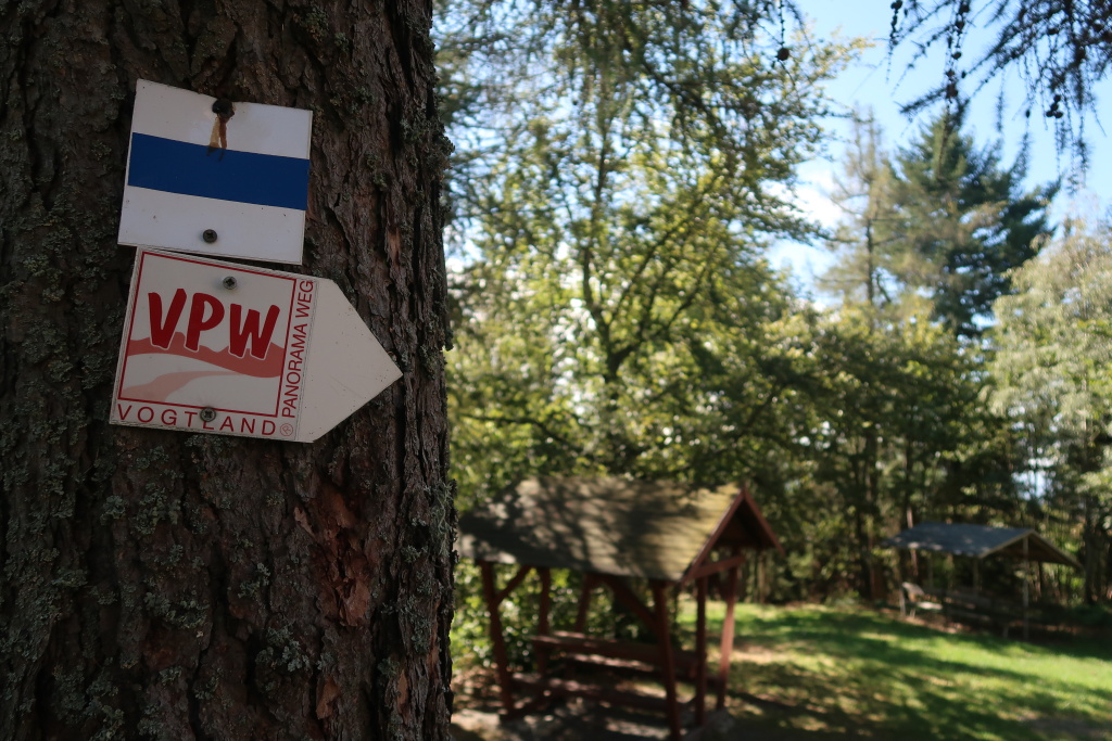 Modrá hřebenovka Vogtland Panorama Weg