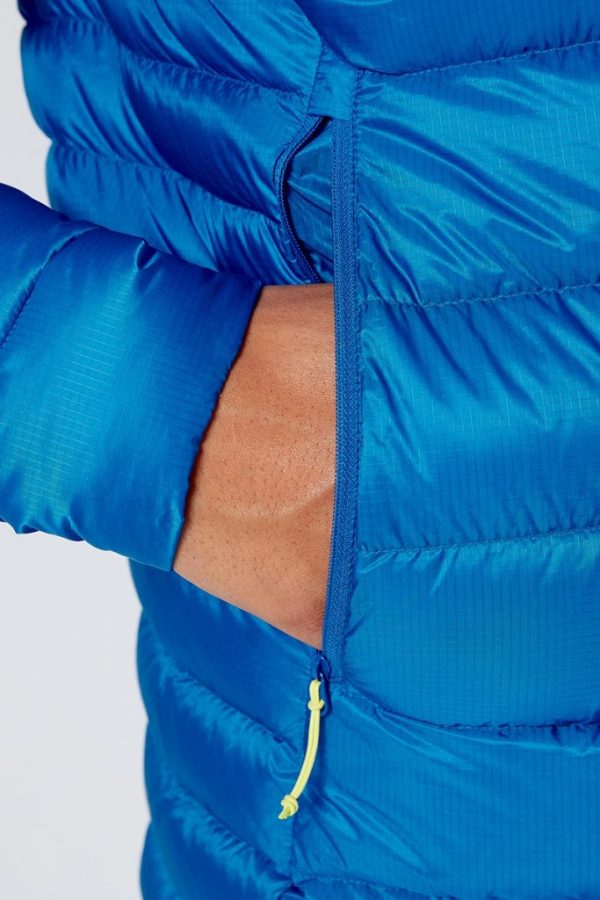 Rab_Electron_Pro_Jacket_Ink_on_model_kapsa