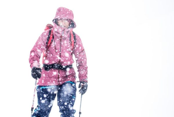 Dámská prodyšná a nepromokavá skialpová bunda Rab Khroma Kinetic heather pri skialpinismu