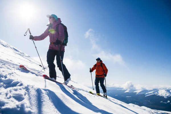 Dámská prodyšná a nepromokavá skialpová bunda Rab Khroma Kinetic heather pri skialpinismu