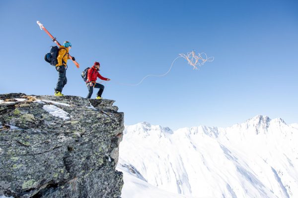 Skialpová bunda Rab Khroma Cirque při slaňování