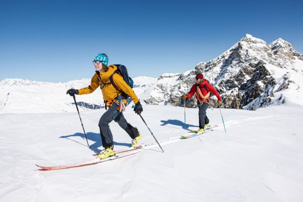 Skialpová bunda Rab Khroma Cirque při skialpovém výstupu