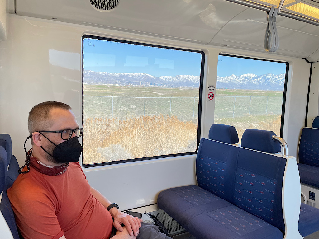Cesta vlakem ze Salt Lake city. Výhled z okna.