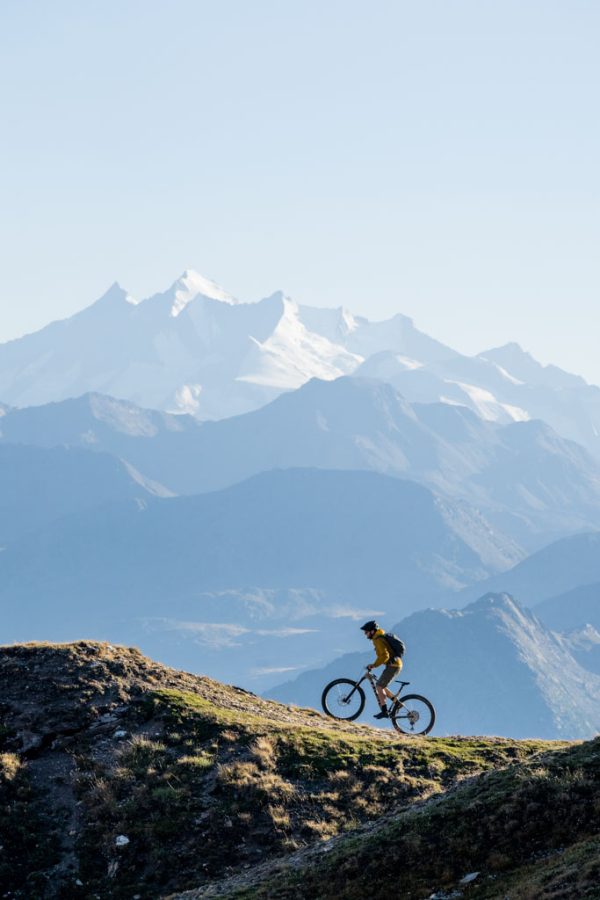 Ultralehký, nepromokavý cyklistický speciál vycházející z jednoho z nejlehčích nepromoků na světe pro všechny gravel, MTB a bikepacking nadšence. 