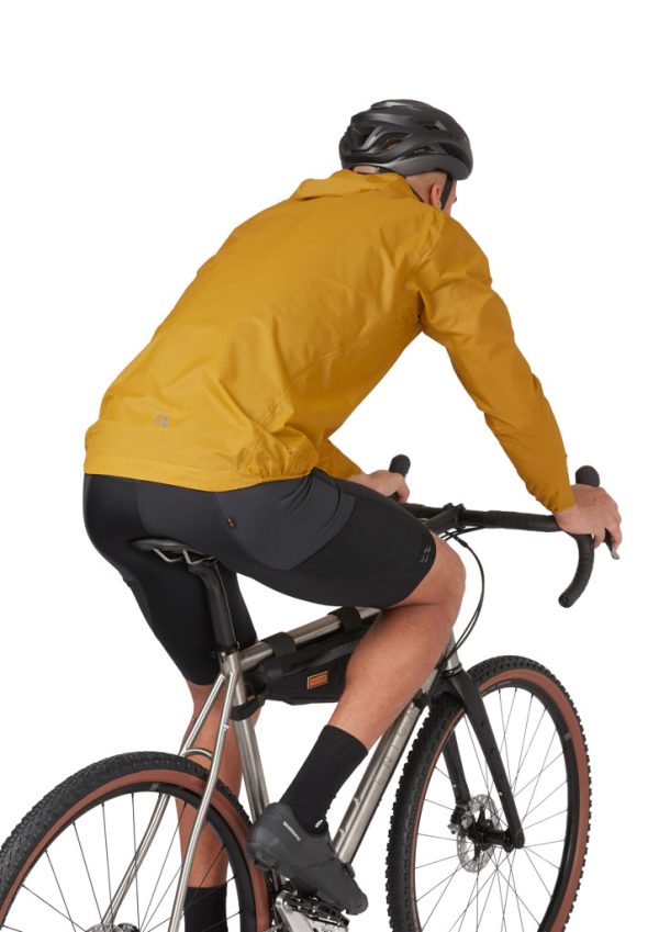 Ultralehký, nepromokavý cyklistický speciál vycházející z jednoho z nejlehčích nepromoků na světe pro všechny gravel, MTB a bikepacking nadšence. 