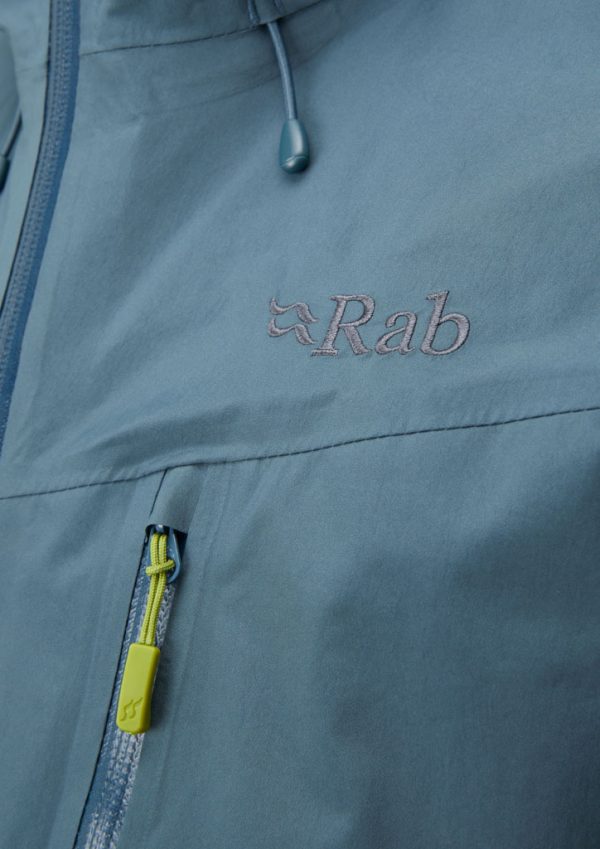 Rab Latok Gore-Tex Paclite Plus je ultralehká, nepromokavá záložní bunda ze špičkového materiálu 13D GORE-TEX PACLITE® Plus pro všechny horaly a horolezce.