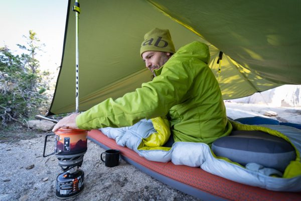 Polštář Rab Stratosphere Pillow ve stanu