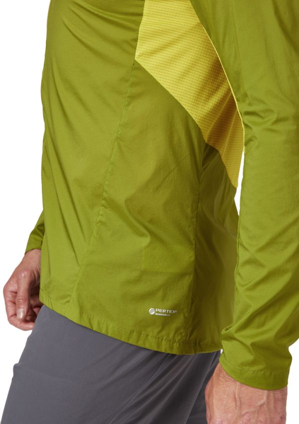 Rab Windveil Jacket je trailrunningová bunda určená pro intenzivní horský běh a speciálně uzpůsobená pro použití s běžeckou vestou.