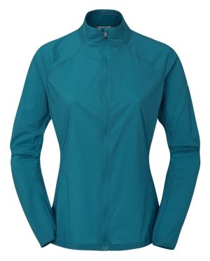 Rab Windveil Jacket je trailrunningová bunda určená pro intenzivní horský běh a speciálně uzpůsobená pro použití s běžeckou vestou.