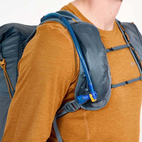 Ultralehký, nepromokavý batoh Montane Trailblazer LT 28 ideální pro jednodenní výlety, vyznavače fast and light a rychlých výstupů v horách.
