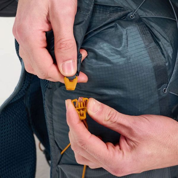 Ultralehký, nepromokavý batoh Montane Trailblazer LT 28 ideální pro jednodenní výlety, vyznavače fast and light a rychlých výstupů v horách.