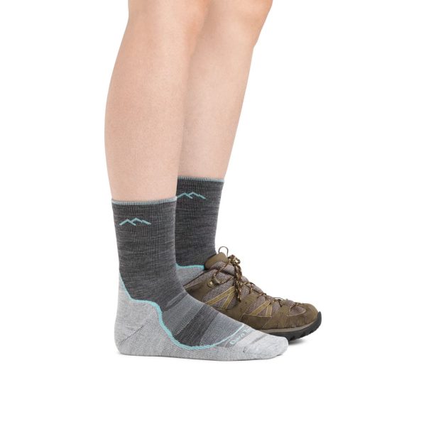 Light Hiker Micro Crew Lightweigh je designová lehčí, třísezonní varianta legendárních ponožek Darn Tough s doživotní zárukou na díry a běžné opotřebení.